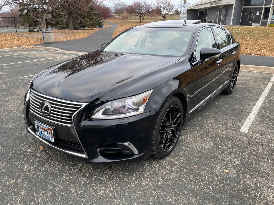 2016 Lexus LS 4th Gen - Image 9 of 31
