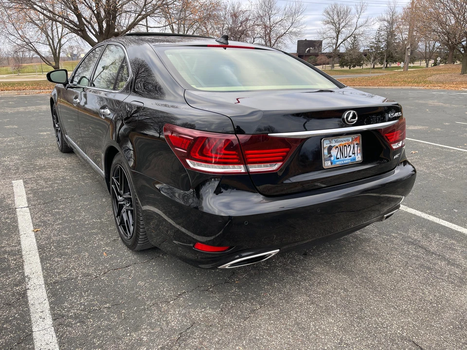 2016 Lexus LS 4th Gen - Image 16 of 31