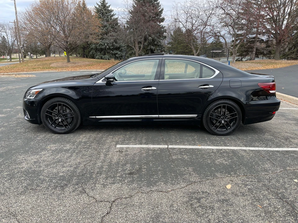 2016 Lexus LS 4th Gen - Image 13 of 31