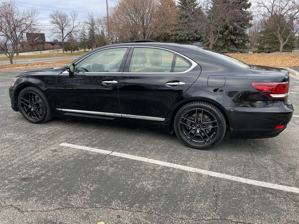 2016 Lexus LS 4th Gen - Image 14 of 31