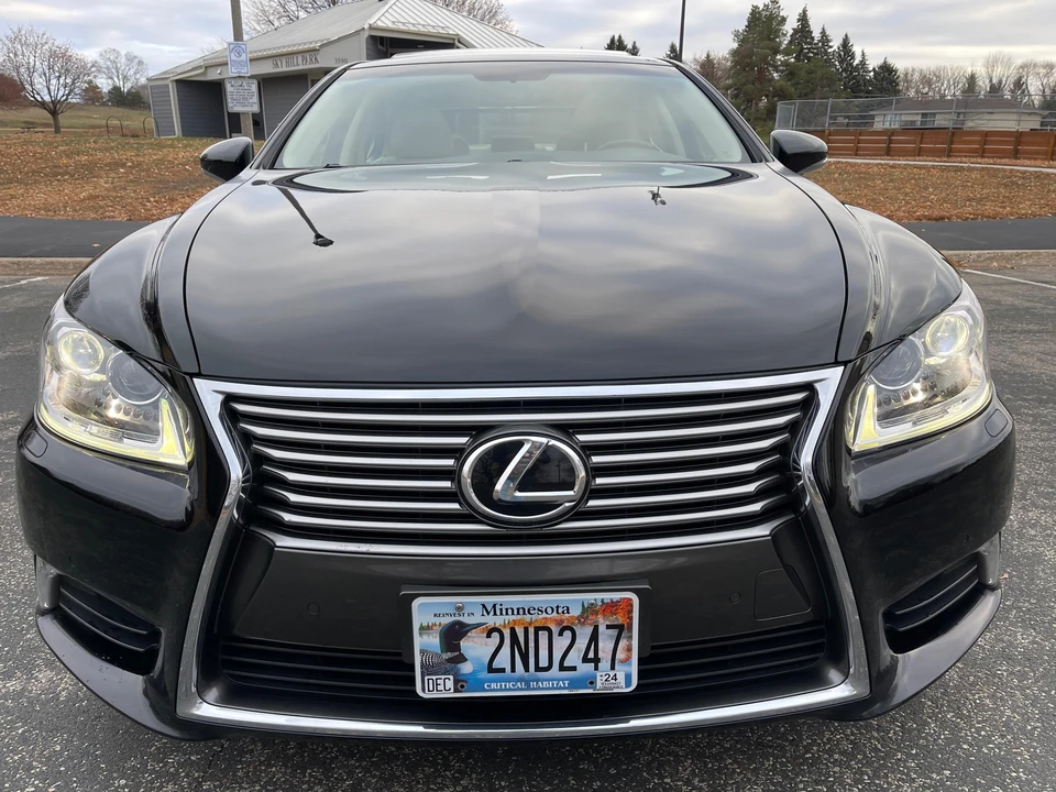 2016 Lexus LS 4th Gen - Image 7 of 31