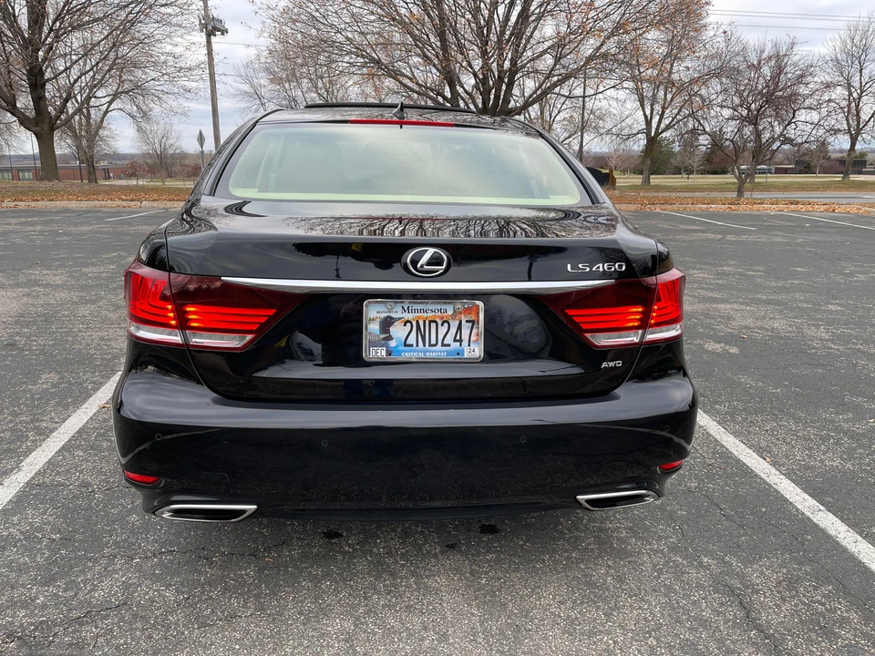 2016 Lexus LS 4th Gen - Image 17 of 31