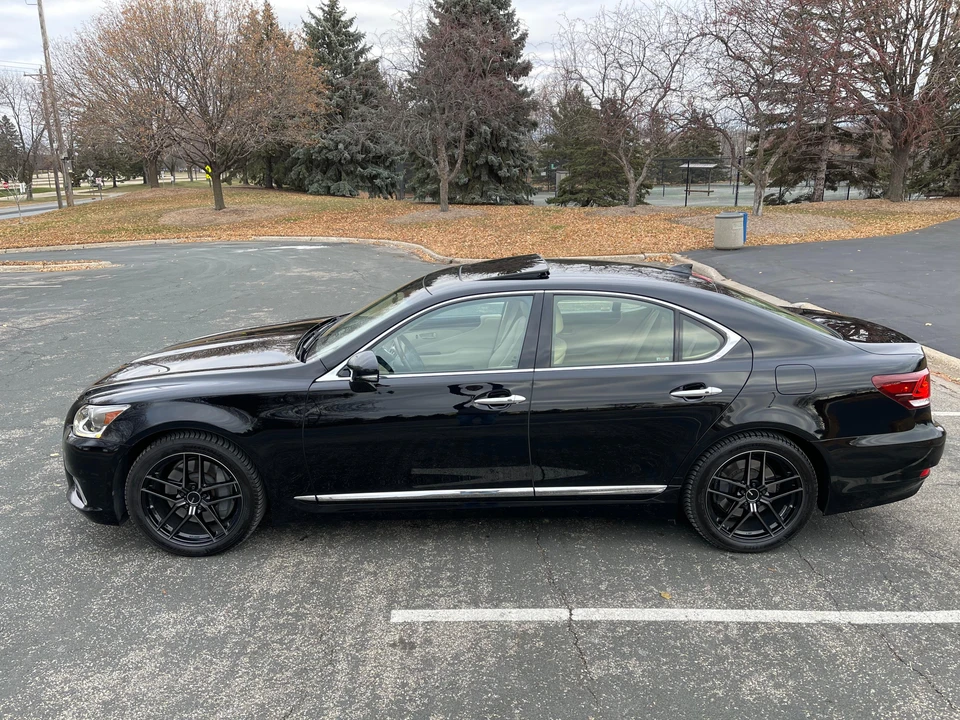 2016 Lexus LS 4th Gen - Image 12 of 31