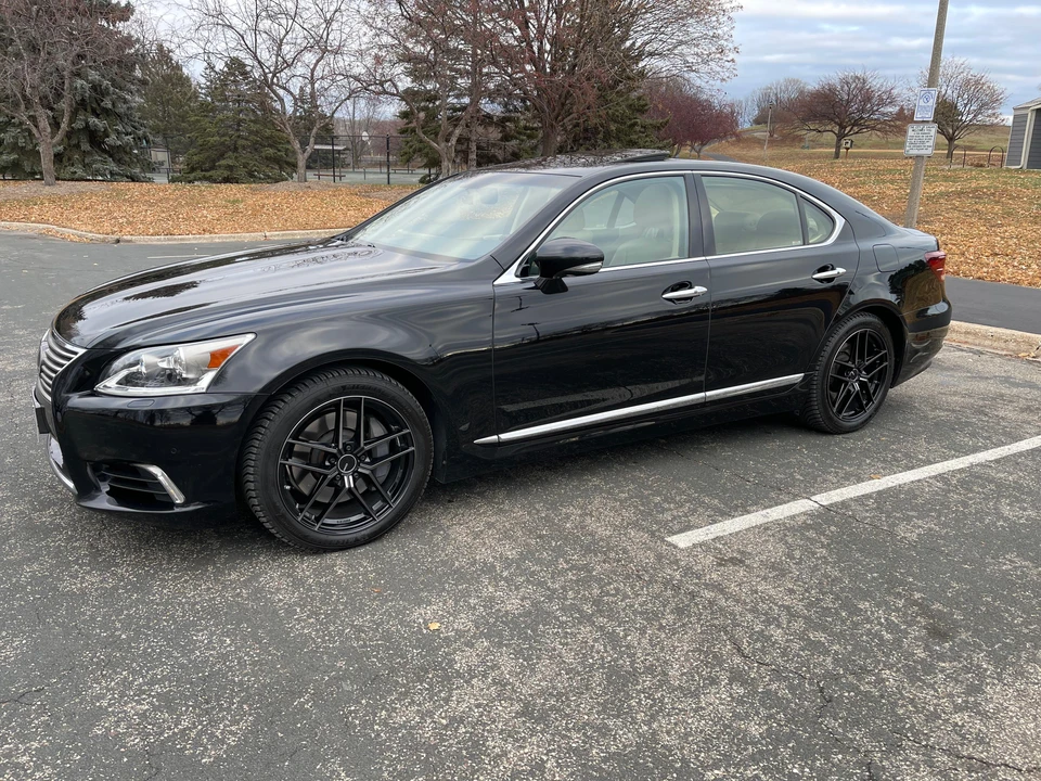 2016 Lexus LS 4th Gen - Image 11 of 31