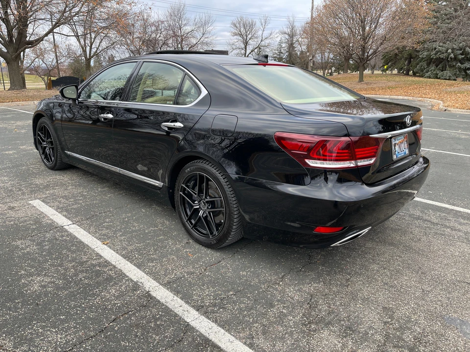 2016 Lexus LS 4th Gen - Image 15 of 31