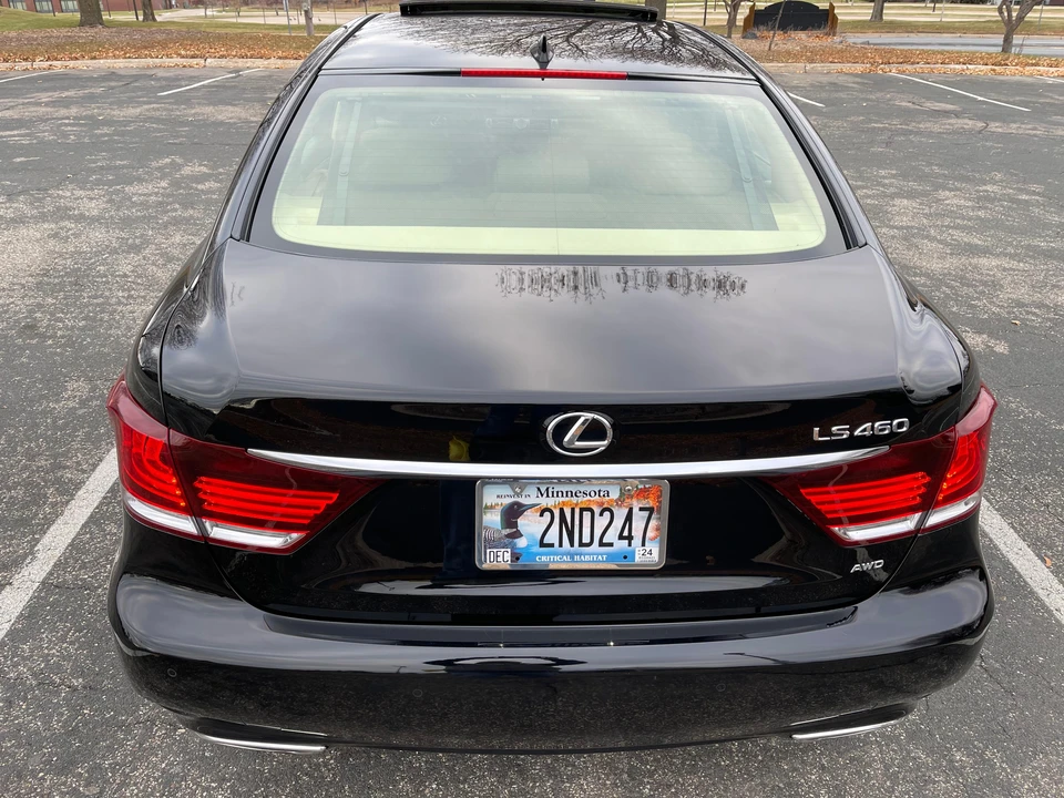 2016 Lexus LS 4th Gen - Image 18 of 31