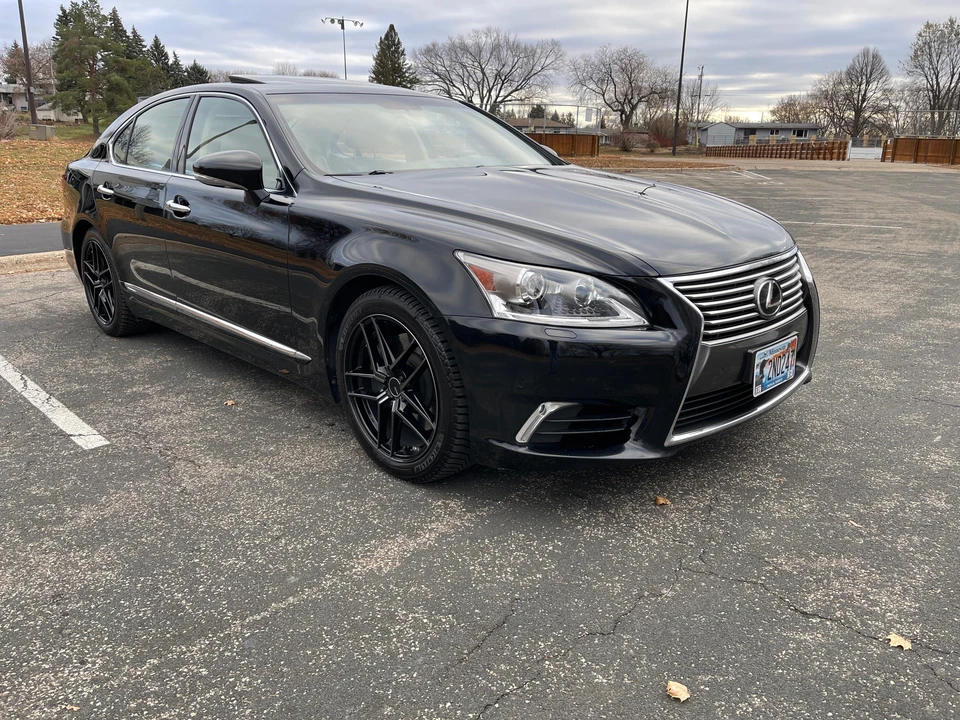 2016 Lexus LS 4th Gen - Image 30 of 31
