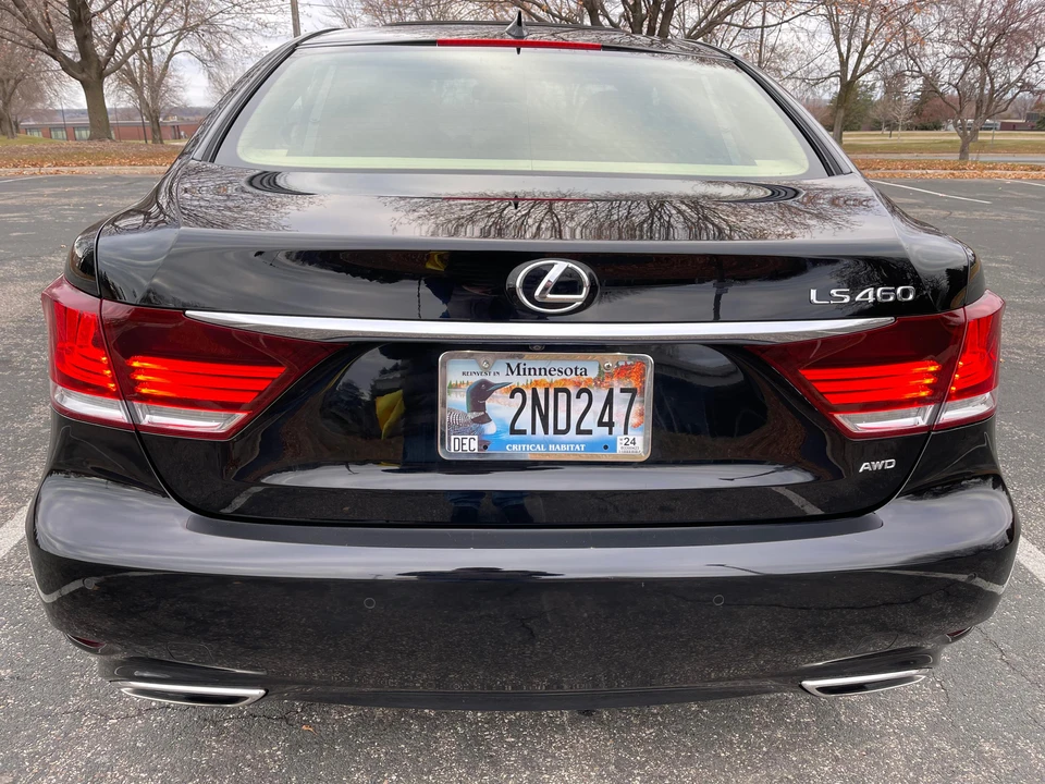2016 Lexus LS 4th Gen - Image 19 of 31