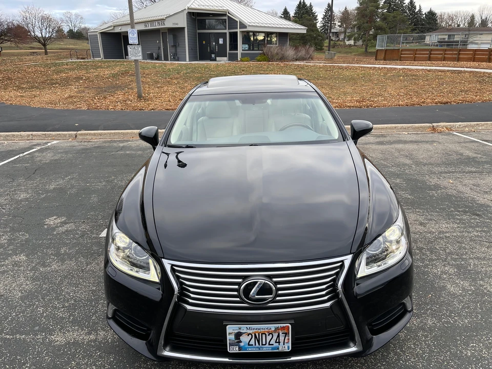 2016 Lexus LS 4th Gen - Image 6 of 31