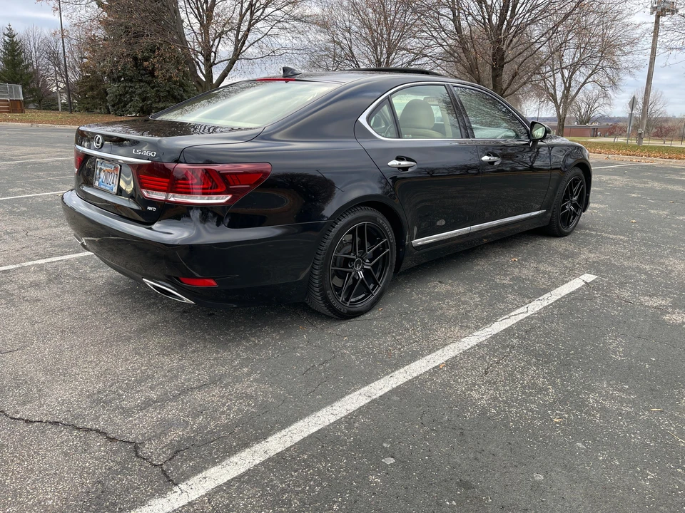 2016 Lexus LS 4th Gen - Image 22 of 31