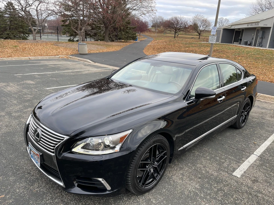 2016 Lexus LS 4th Gen - Image 10 of 31