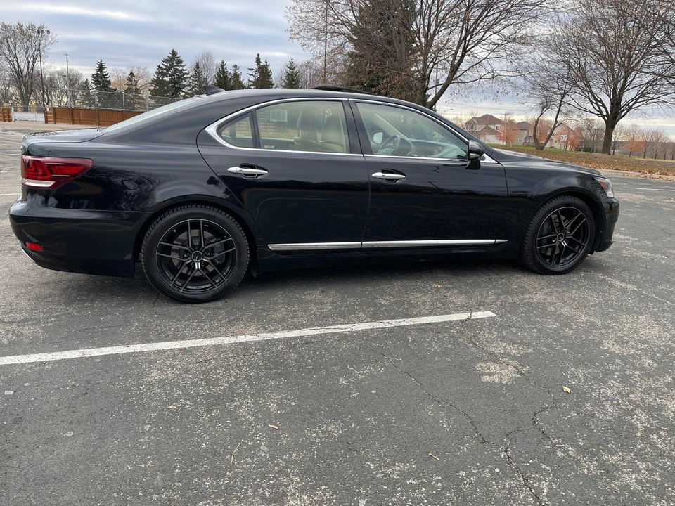 2016 Lexus LS 4th Gen - Image 23 of 31