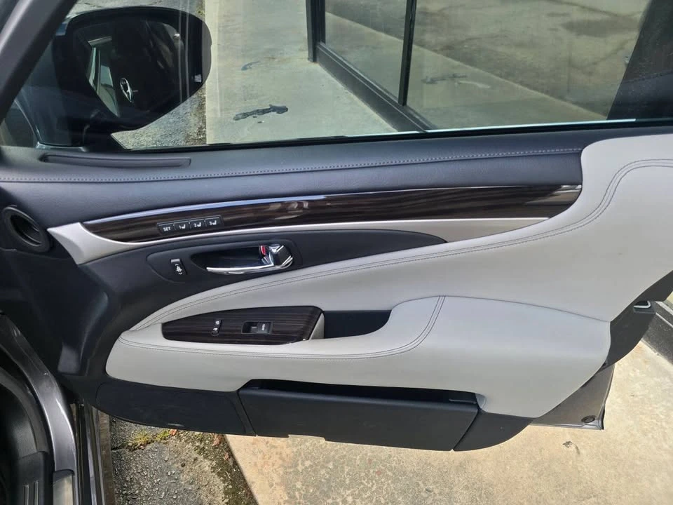 2016 Lexus LS 4th Gen - Image 15 of 15