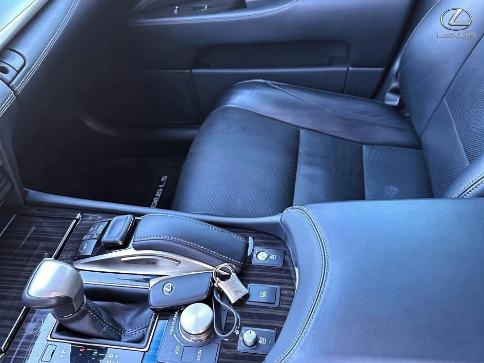 2016 Lexus LS 4th Gen - Image 17 of 20
