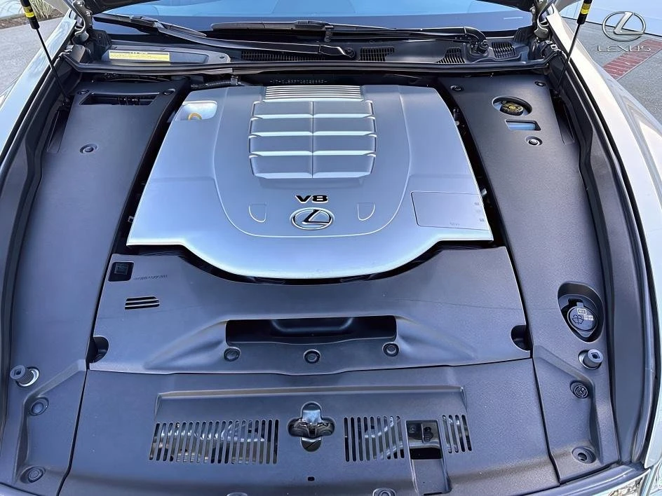 2016 Lexus LS 4th Gen - Image 13 of 20