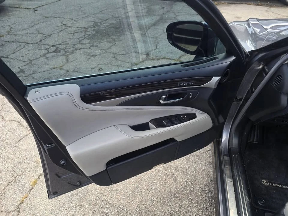2016 Lexus LS 4th Gen - Image 8 of 15
