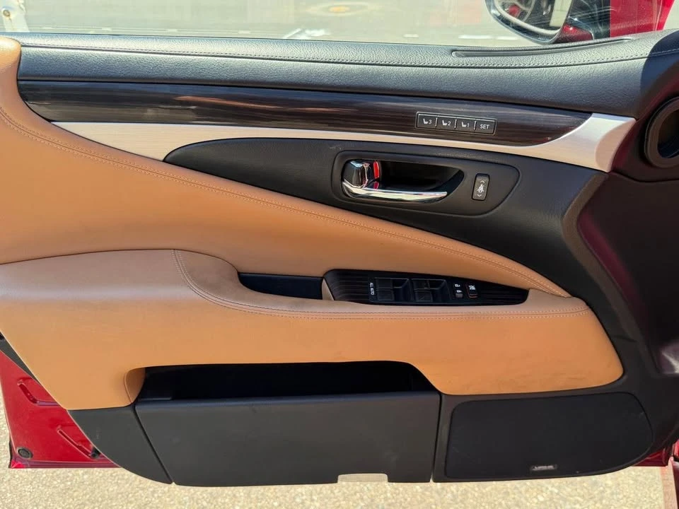 2016 Lexus LS 4th Gen - Image 18 of 20