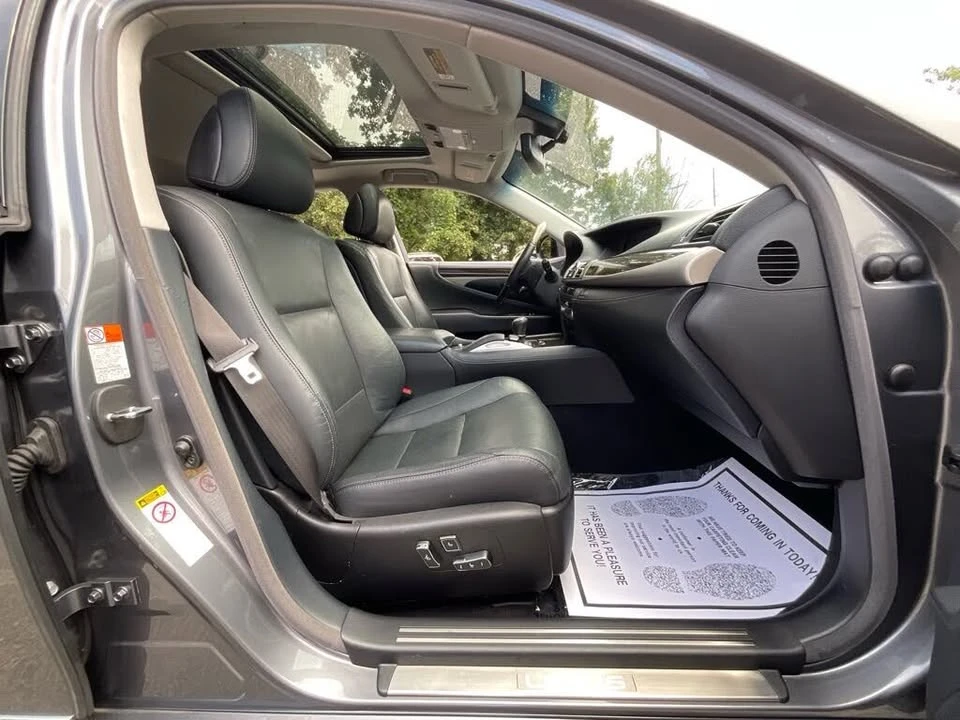 2016 Lexus LS 4th Gen - Image 8 of 20