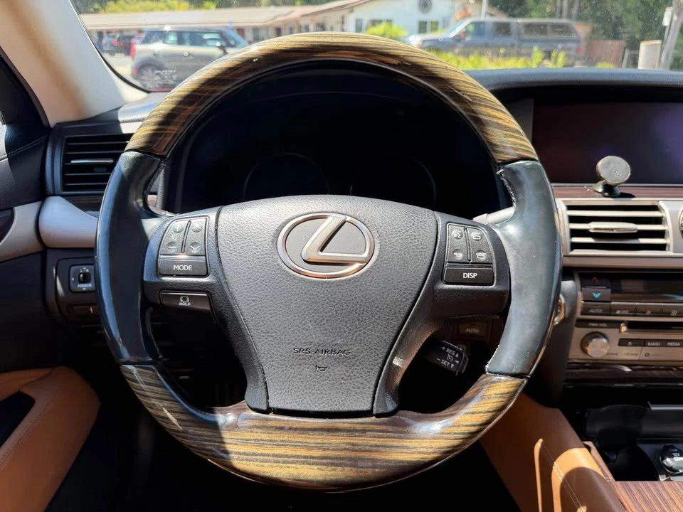2016 Lexus LS 4th Gen - Image 15 of 20