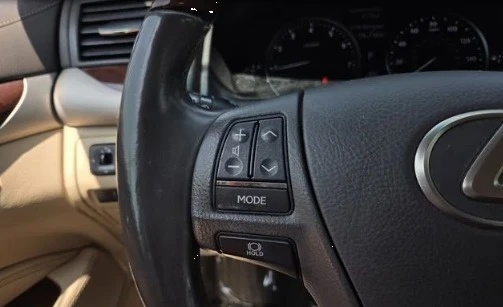 2016 Lexus LS 4th Gen - Image 8 of 11