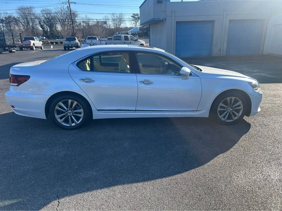 2016 Lexus LS 4th Gen - Image 7 of 15