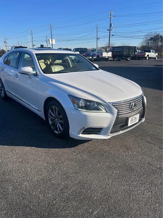 2016 Lexus LS 4th Gen - Image 8 of 15