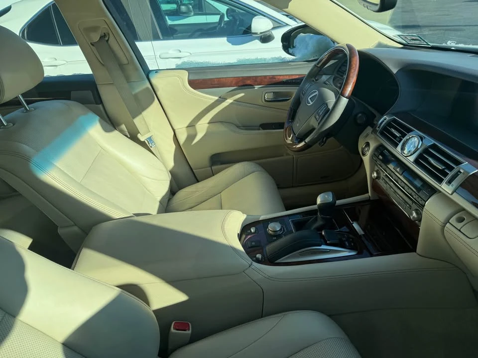 2016 Lexus LS 4th Gen - Image 5 of 5