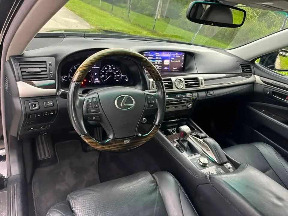 2016 Lexus LS 4th Gen - Image 10 of 20