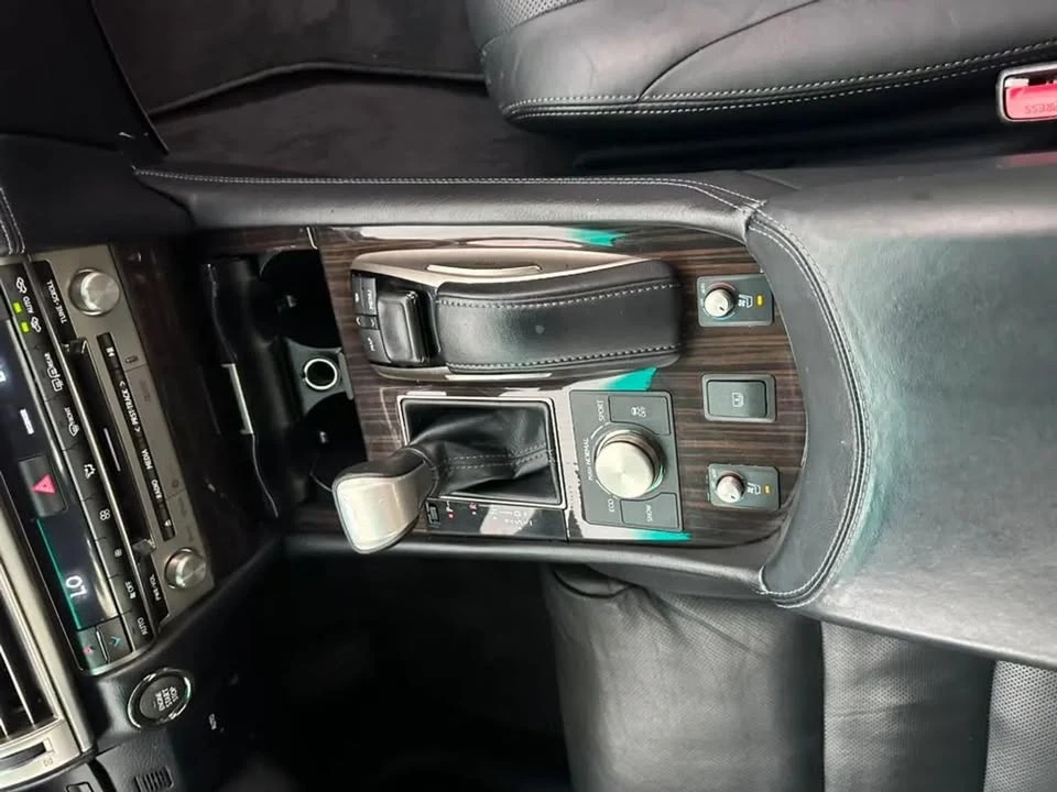 2016 Lexus LS 4th Gen - Image 18 of 20