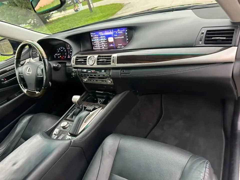 2016 Lexus LS 4th Gen - Image 16 of 20