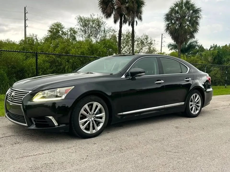 2016 Lexus LS 4th Gen - Image 8 of 20