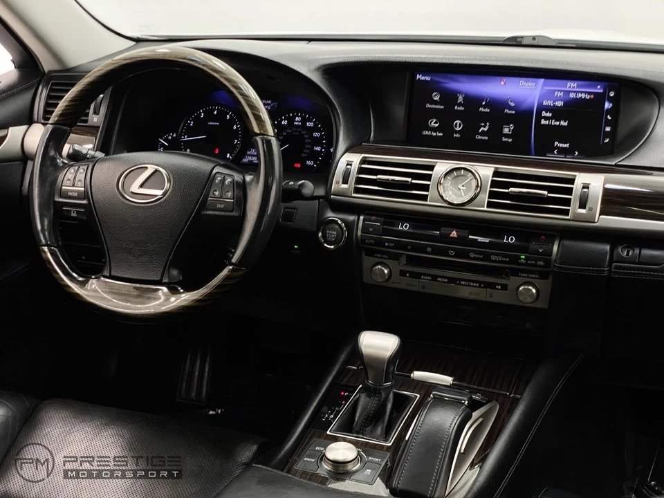 2016 Lexus LS 4th Gen - Image 30 of 31