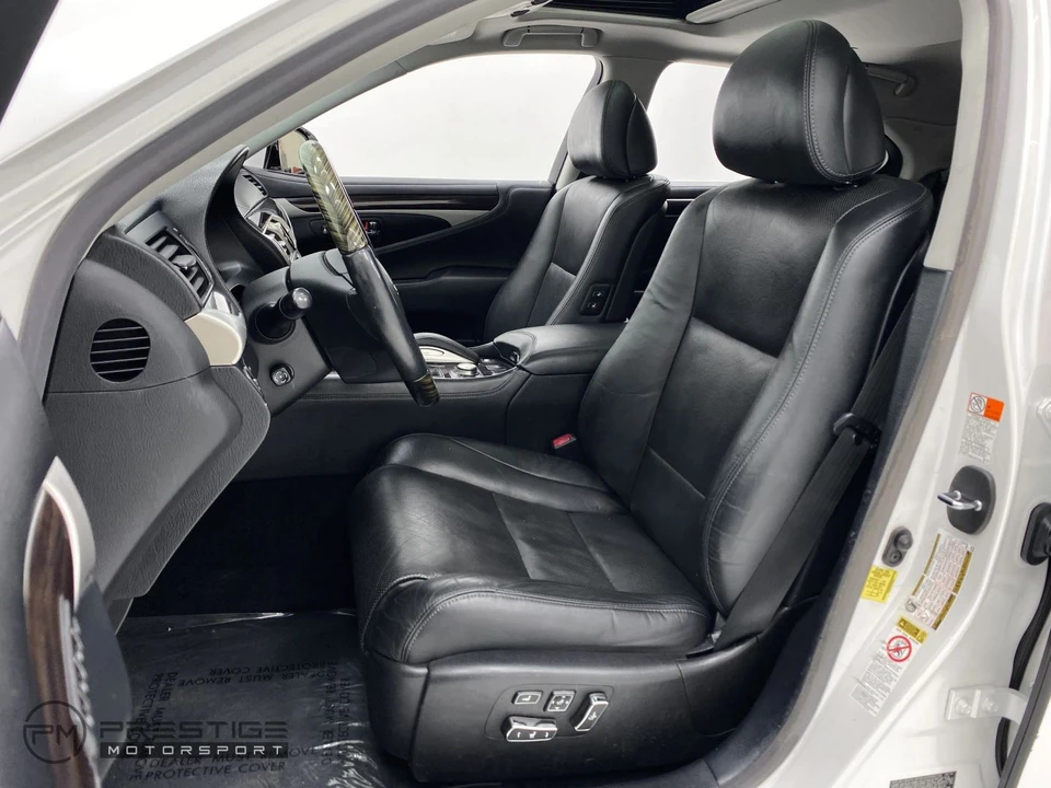 2016 Lexus LS 4th Gen - Image 16 of 31