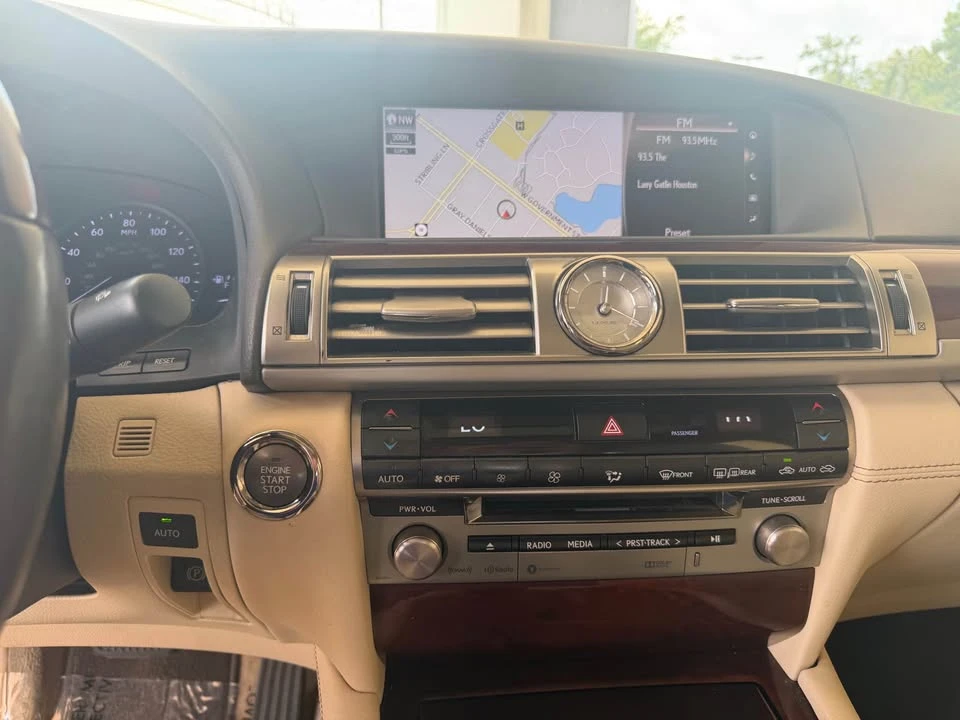 2016 Lexus LS 4th Gen - Image 14 of 17