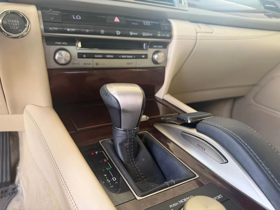 2016 Lexus LS 4th Gen - Image 13 of 17