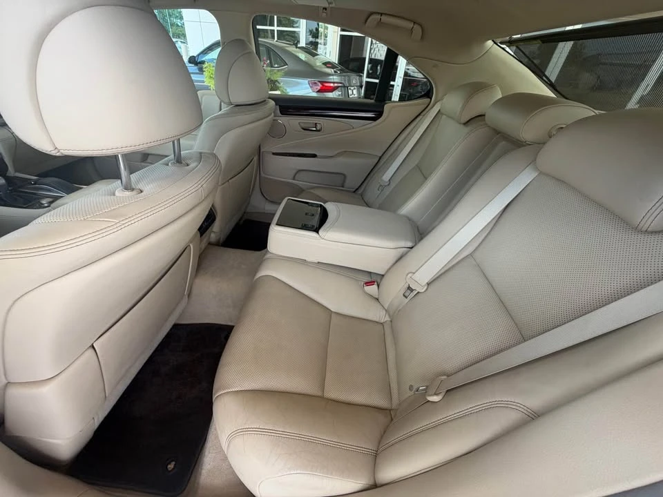 2016 Lexus LS 4th Gen - Image 7 of 17