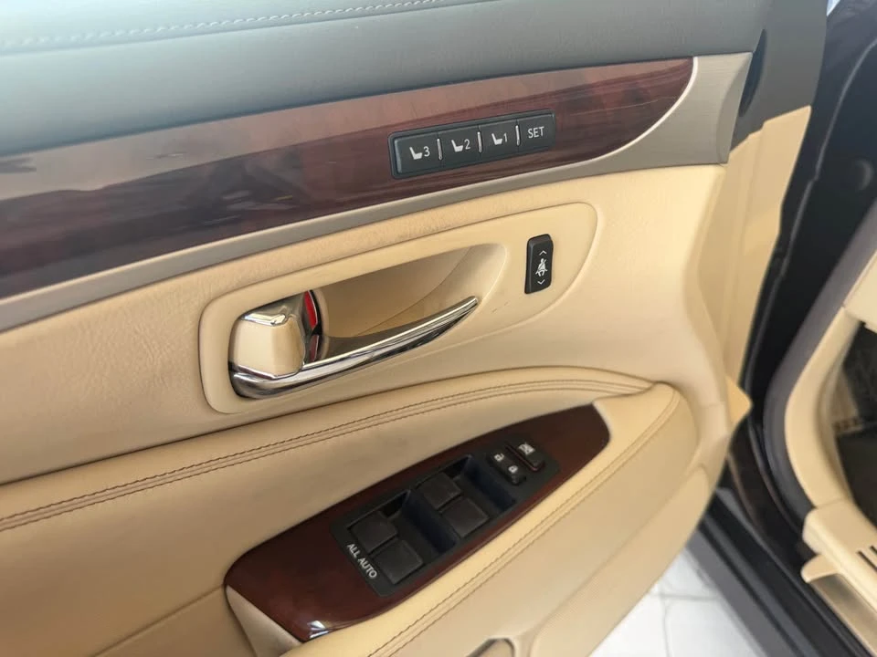 2016 Lexus LS 4th Gen - Image 11 of 17