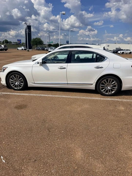 2016 Lexus LS 4th Gen - Image 2 of 8