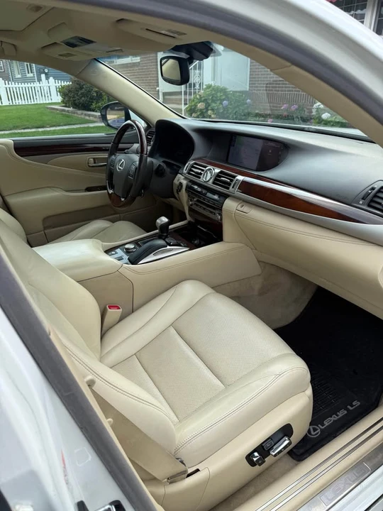 2016 Lexus LS 4th Gen - Image 14 of 16