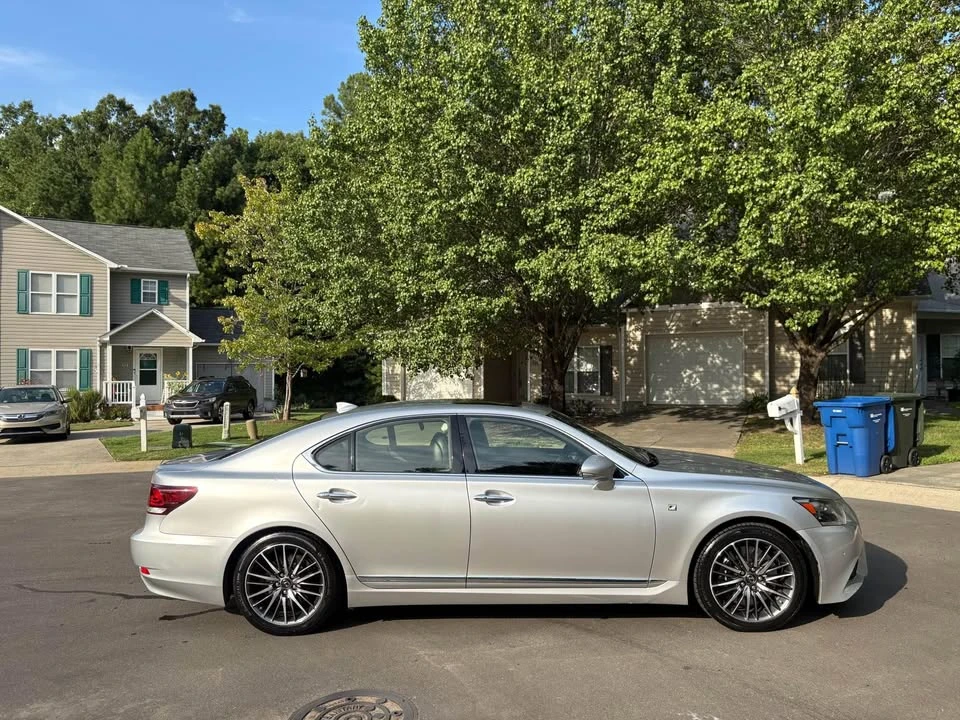 2016 Lexus LS 4th Gen - Image 5 of 19