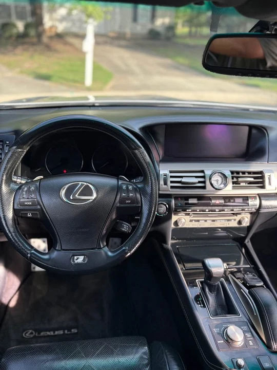 2016 Lexus LS 4th Gen - Image 15 of 19