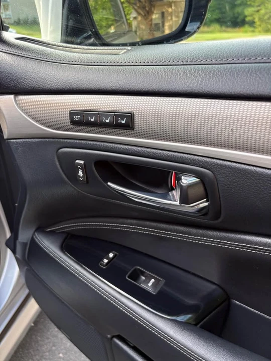 2016 Lexus LS 4th Gen - Image 16 of 19