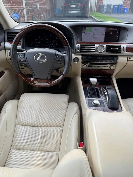 2016 Lexus LS 4th Gen - Image 15 of 16