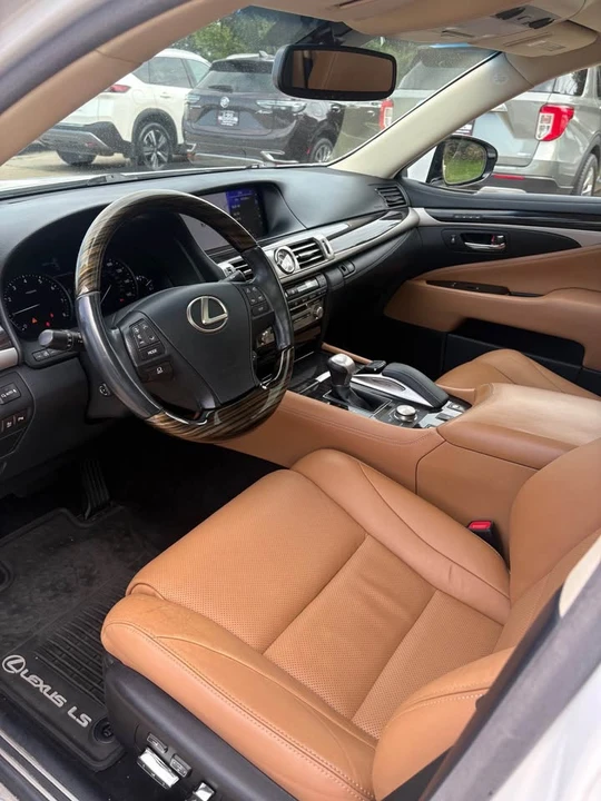 2016 Lexus LS 4th Gen - Image 9 of 19