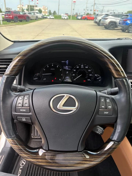 2016 Lexus LS 4th Gen - Image 11 of 19