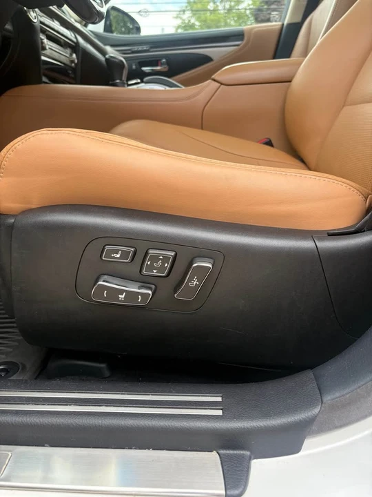 2016 Lexus LS 4th Gen - Image 10 of 19