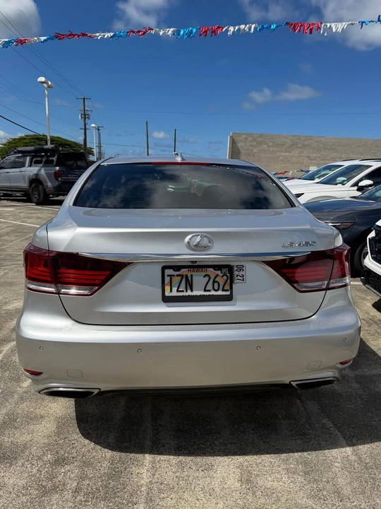 2016 Lexus LS 4th Gen - Image 9 of 11