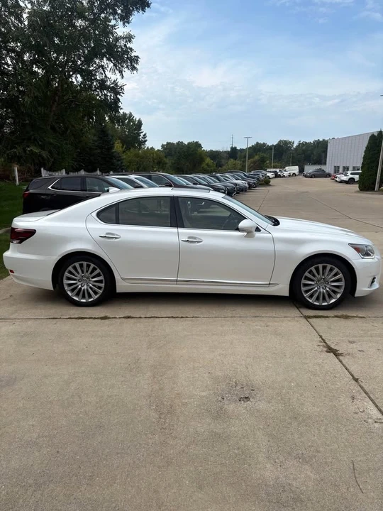 2016 Lexus LS 4th Gen - Image 7 of 19