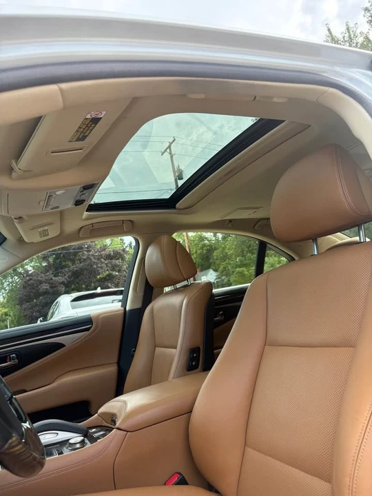 2016 Lexus LS 4th Gen - Image 15 of 19