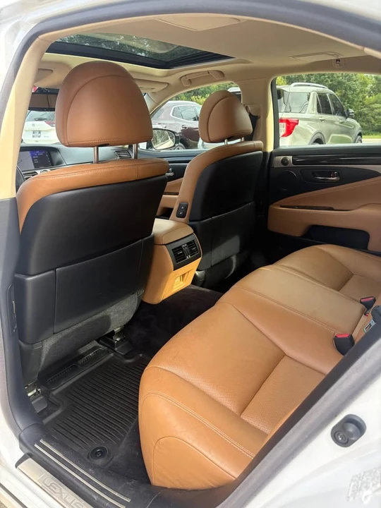 2016 Lexus LS 4th Gen - Image 17 of 19